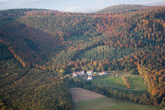 Lampertsloch dans le département Bas Rhin, France d'un drone