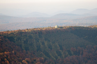 Lampertsloch dans le département Bas Rhin, France vu d'un drone