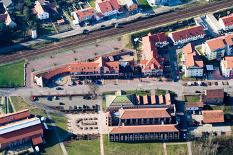 Vue aérienne de Musée de la briqueterie Unterer Buchstraße, salle des fêtes vue du sud-ouest à Jockgrim dans le département Rhénanie-Palatinat, Allemagne