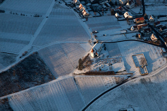 Photographie aérienne de Chapelle Saint-Denys sous la neige à le quartier Gleiszellen in Gleiszellen-Gleishorbach dans le département Rhénanie-Palatinat, Allemagne
