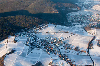 Vue aérienne de En hiver à le quartier Gleiszellen in Gleiszellen-Gleishorbach dans le département Rhénanie-Palatinat, Allemagne