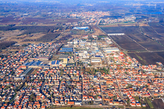 Vue aérienne de Zone industrielle Im Horst et Siemenstraße depuis le sud à Maxdorf dans le département Rhénanie-Palatinat, Allemagne