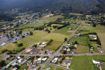 Vue aérienne de Coromandel dans le département Waïkato, Nouvelle-Zélande