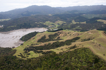 Enregistrement par drone de Coromandel dans le département Waïkato, Nouvelle-Zélande