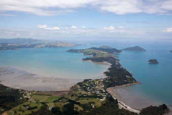 Vue oblique de Driving Creek dans le département Waïkato, Nouvelle-Zélande