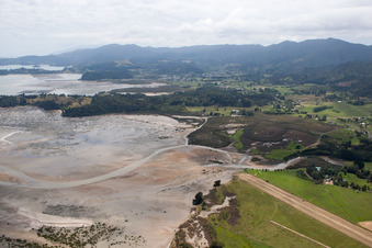 Vue d'oiseau de Quartier Preece Point in Coromandel dans le département Waïkato, Nouvelle-Zélande