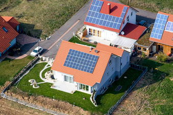 À Narrenberg à Hergersweiler dans le département Rhénanie-Palatinat, Allemagne hors des airs