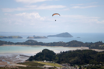 Vue aérienne de Quartier Wyuna Bay in Coromandel dans le département Waïkato, Nouvelle-Zélande
