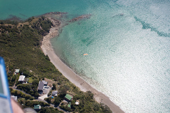 Quartier Wyuna Bay in Coromandel dans le département Waïkato, Nouvelle-Zélande du point de vue du drone