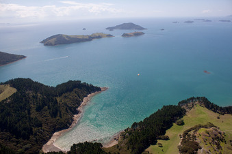 Whanganui Island dans le département Waïkato, Nouvelle-Zélande vue du ciel