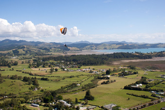 Coromandel dans le département Waïkato, Nouvelle-Zélande hors des airs