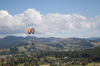 Vue d'oiseau de Coromandel dans le département Waïkato, Nouvelle-Zélande