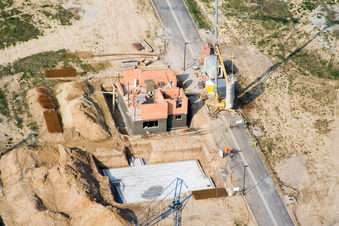 Nouvelle zone de développement Am Höhenweg à Kandel dans le département Rhénanie-Palatinat, Allemagne du point de vue du drone