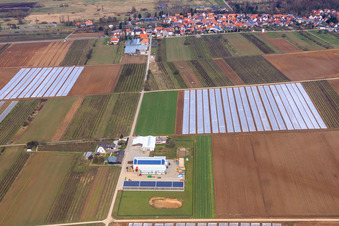 Jardin du fermier à Winden dans le département Rhénanie-Palatinat, Allemagne hors des airs