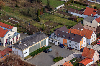 Vue aérienne de Gymnase de l'école primaire sur Raiffeisenstr à Minfeld dans le département Rhénanie-Palatinat, Allemagne