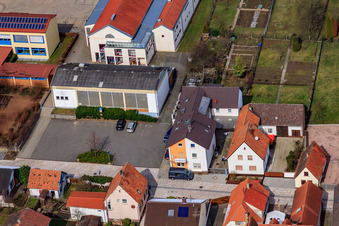 Vue oblique de Gymnase de l'école primaire sur Raiffeisenstr à Minfeld dans le département Rhénanie-Palatinat, Allemagne