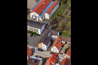 Raiffeisenstrasse à Minfeld dans le département Rhénanie-Palatinat, Allemagne vue du ciel
