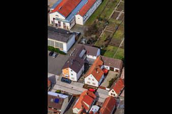 Enregistrement par drone de Raiffeisenstrasse à Minfeld dans le département Rhénanie-Palatinat, Allemagne