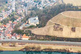 Vue d'oiseau de Château Mainberg à le quartier Mainberg in Schonungen dans le département Bavière, Allemagne