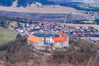 Vue aérienne de Complexe du château de la Veste Heldburg à Heldburg dans le département Thuringe, Allemagne