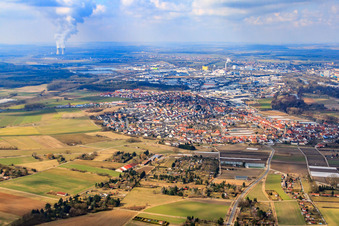 Vue aérienne de Vue de la ville depuis l'est à Sennfeld dans le département Bavière, Allemagne