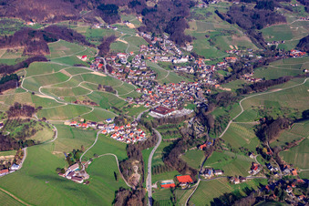 Photographie aérienne de Ville viticole de Baden vue du sud-ouest à le quartier Büchelbach in Sasbachwalden dans le département Bade-Wurtemberg, Allemagne