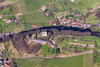 Vue aérienne de Ruines du château de Neuwindeck à le quartier Matzenhöfe in Lauf dans le département Bade-Wurtemberg, Allemagne