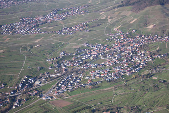 Vue aérienne de Altschweier à le quartier Kappelwindeck in Bühl dans le département Bade-Wurtemberg, Allemagne