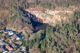 Vue aérienne de Lac de montagne à Sinzheim dans le département Bade-Wurtemberg, Allemagne