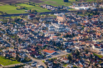 Vue aérienne de Du sud-est à Sinzheim dans le département Bade-Wurtemberg, Allemagne