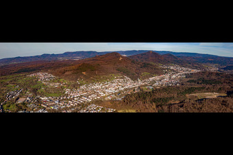 Vue aérienne de Panorama de la ville et des environs à le quartier Oosscheuern in Baden-Baden dans le département Bade-Wurtemberg, Allemagne