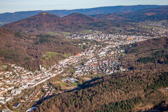 Vue aérienne de Vue des rues et des maisons dans les quartiers résidentiels à le quartier Oos in Baden-Baden dans le département Bade-Wurtemberg, Allemagne
