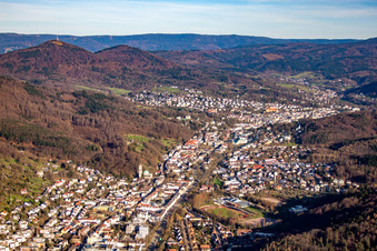 Vue aérienne de De l'ouest à le quartier Oos in Baden-Baden dans le département Bade-Wurtemberg, Allemagne