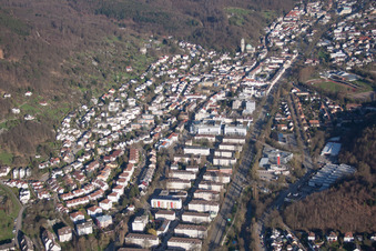 Vue aérienne de Vue des rues et des maisons dans les quartiers résidentiels à le quartier Oos in Baden-Baden dans le département Bade-Wurtemberg, Allemagne