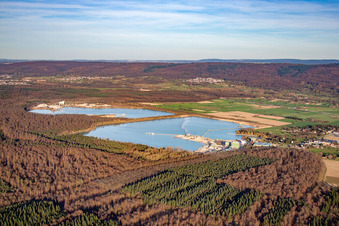 Vue aérienne de Gravière, étangs de carrière du sud-ouest à le quartier Neumalsch in Malsch dans le département Bade-Wurtemberg, Allemagne