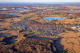 Vue aérienne de Vue d'ensemble de la ville depuis le sud-ouest à Hagenbach dans le département Rhénanie-Palatinat, Allemagne