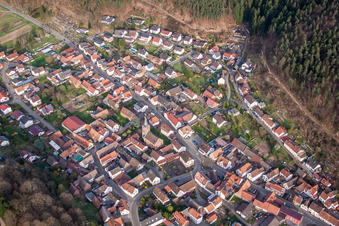 Vue aérienne de Vue sur le village à Vorderweidenthal dans le département Rhénanie-Palatinat, Allemagne
