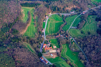 Vue oblique de Auberge de campagne St. Germanshof à le quartier Sankt Germanshof in Bobenthal dans le département Rhénanie-Palatinat, Allemagne