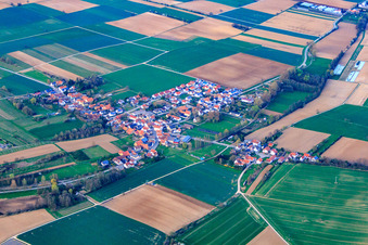 Vue aérienne de Village sur l'Otterbach vu du sud-ouest à le quartier Kleinsteinfeld in Niederotterbach dans le département Rhénanie-Palatinat, Allemagne