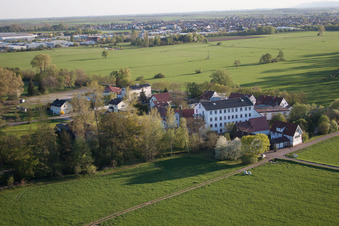 Vue oblique de Neumühle à Offenbach an der Queich dans le département Rhénanie-Palatinat, Allemagne