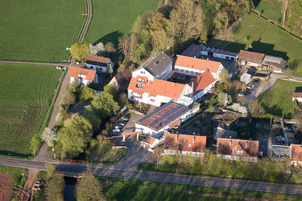 Vue oblique de Offenbach an der Queich dans le département Rhénanie-Palatinat, Allemagne