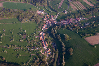 Vue oblique de Wingen dans le département Bas Rhin, France
