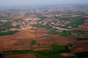 Vue aérienne de Soultz-sous-Forêts dans le département Bas Rhin, France