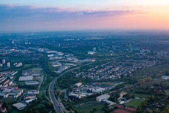 Vue aérienne de KA du sud à le quartier Beiertheim-Bulach in Karlsruhe dans le département Bade-Wurtemberg, Allemagne