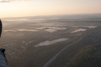 Vue aérienne de Hohenwettersbach, culture sous film plastique à le quartier Durlach in Karlsruhe dans le département Bade-Wurtemberg, Allemagne