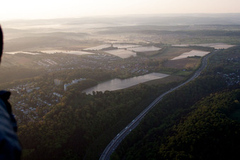 Vue aérienne de Hohenwettersbach, culture sous film plastique à le quartier Durlach in Karlsruhe dans le département Bade-Wurtemberg, Allemagne