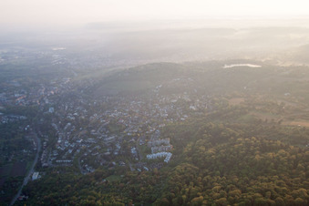 Vue aérienne de Du sud à le quartier Durlach in Karlsruhe dans le département Bade-Wurtemberg, Allemagne