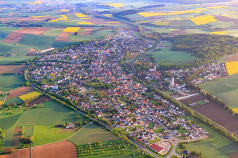 Vue aérienne de Vue de la ville depuis le sud à Gondelsheim dans le département Bade-Wurtemberg, Allemagne