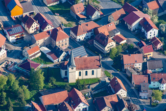 Vue aérienne de Saint-Burkard à le quartier Gerichtstetten in Hardheim dans le département Bade-Wurtemberg, Allemagne