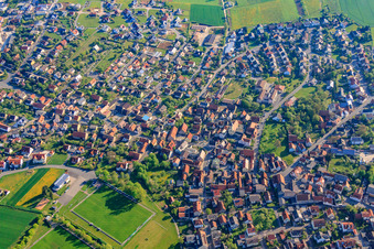 Vue aérienne de Aperçu du village à Kleinrinderfeld dans le département Bavière, Allemagne